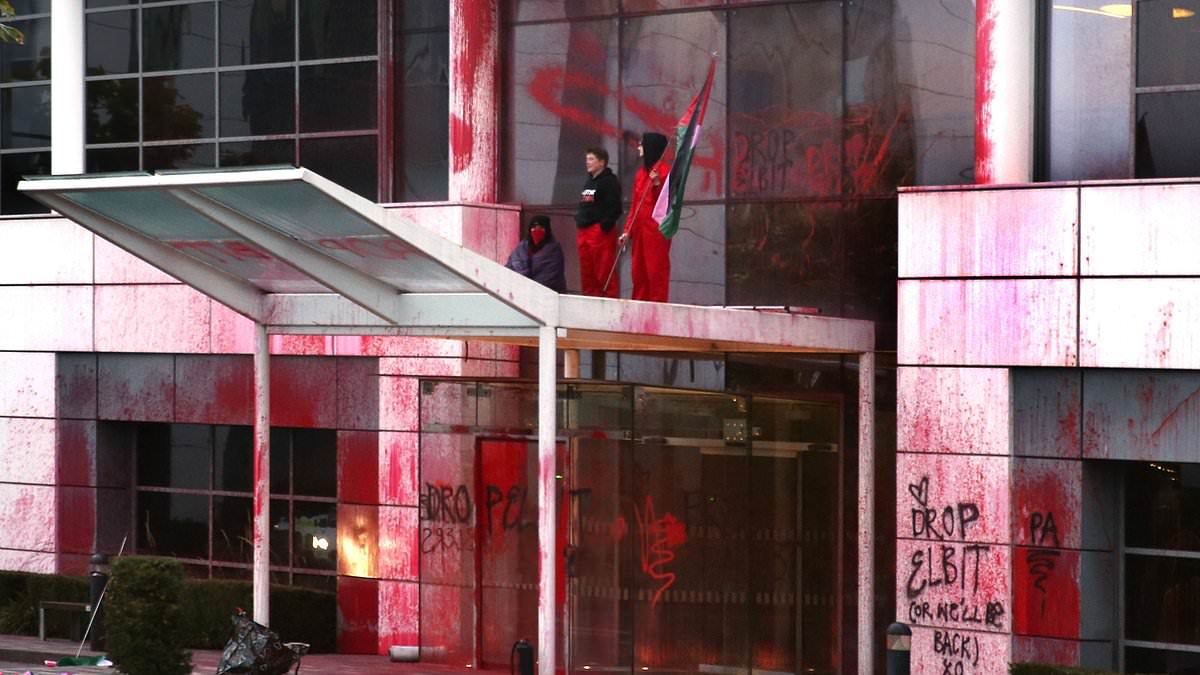 Pro-Palestine activists ‘occupy’ UK offices of Allianz and cover buildings in red paint [Video]