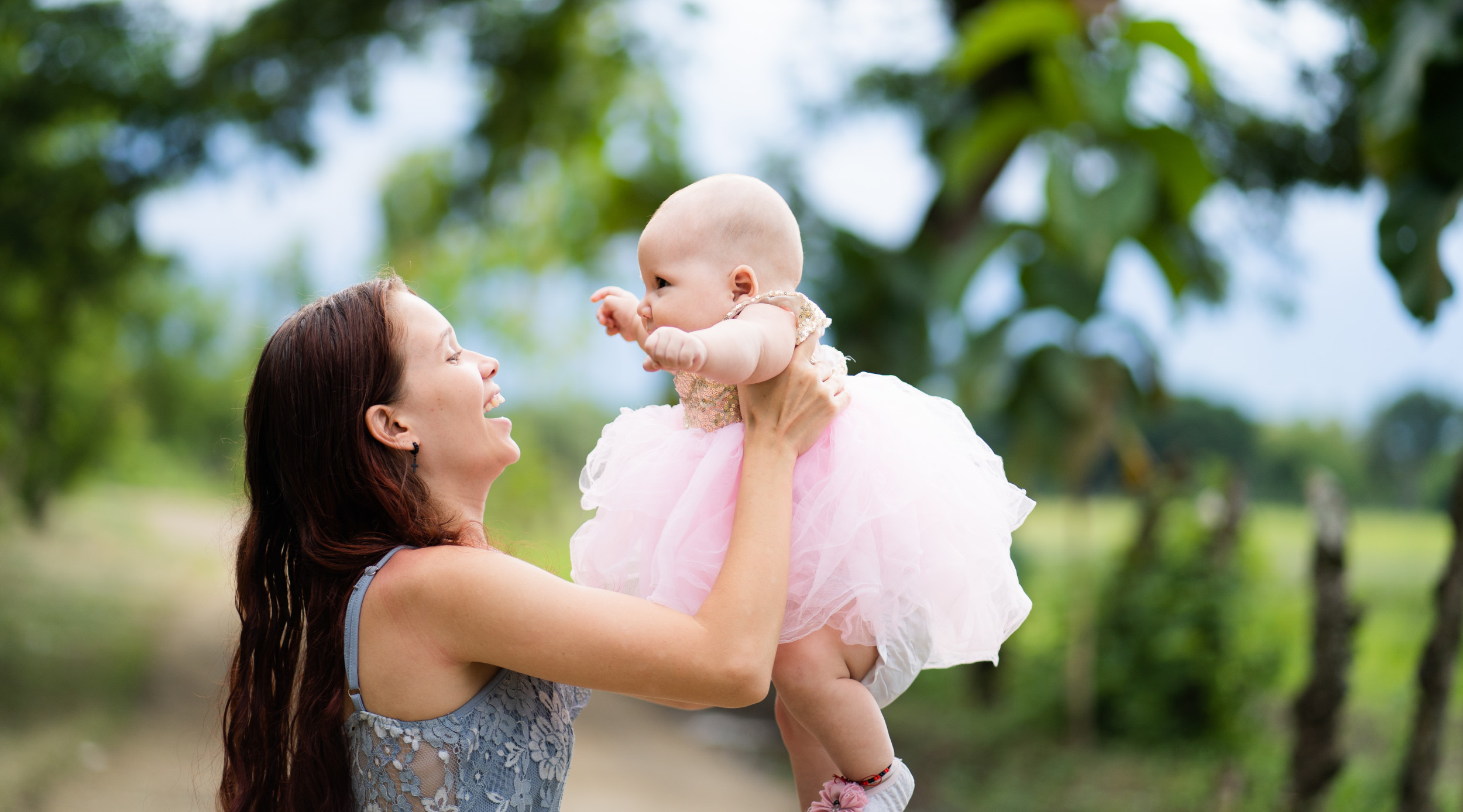 Mom Cheered for Taking Baby to Child-Free Wedding: ‘Bride Looked Shocked’ [Video]