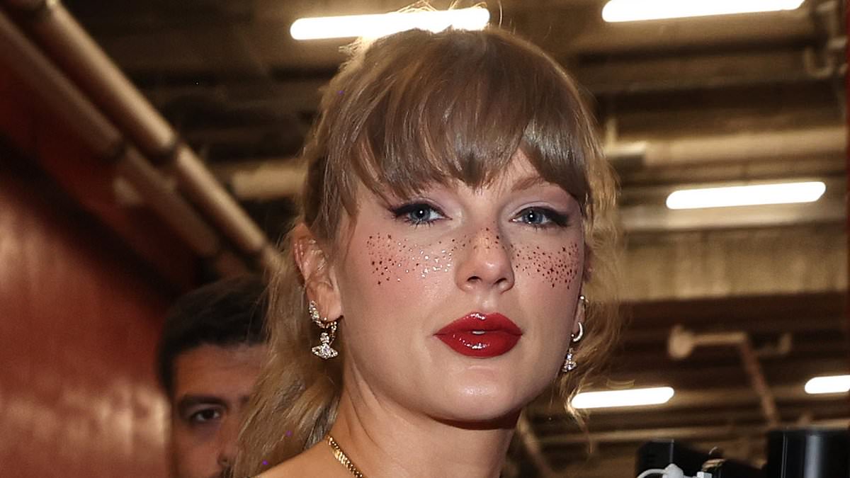 Taylor Swift fans rush to recreate singer’s glitter freckles after singer sparks shimmering new beauty trend [Video]