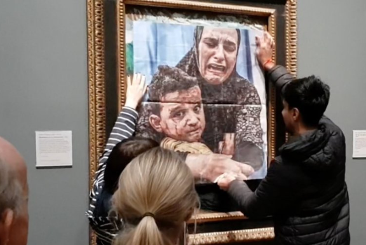 Picassos Motherhood covered with picture of Palestinian mother and child in Gaza protest [Video]