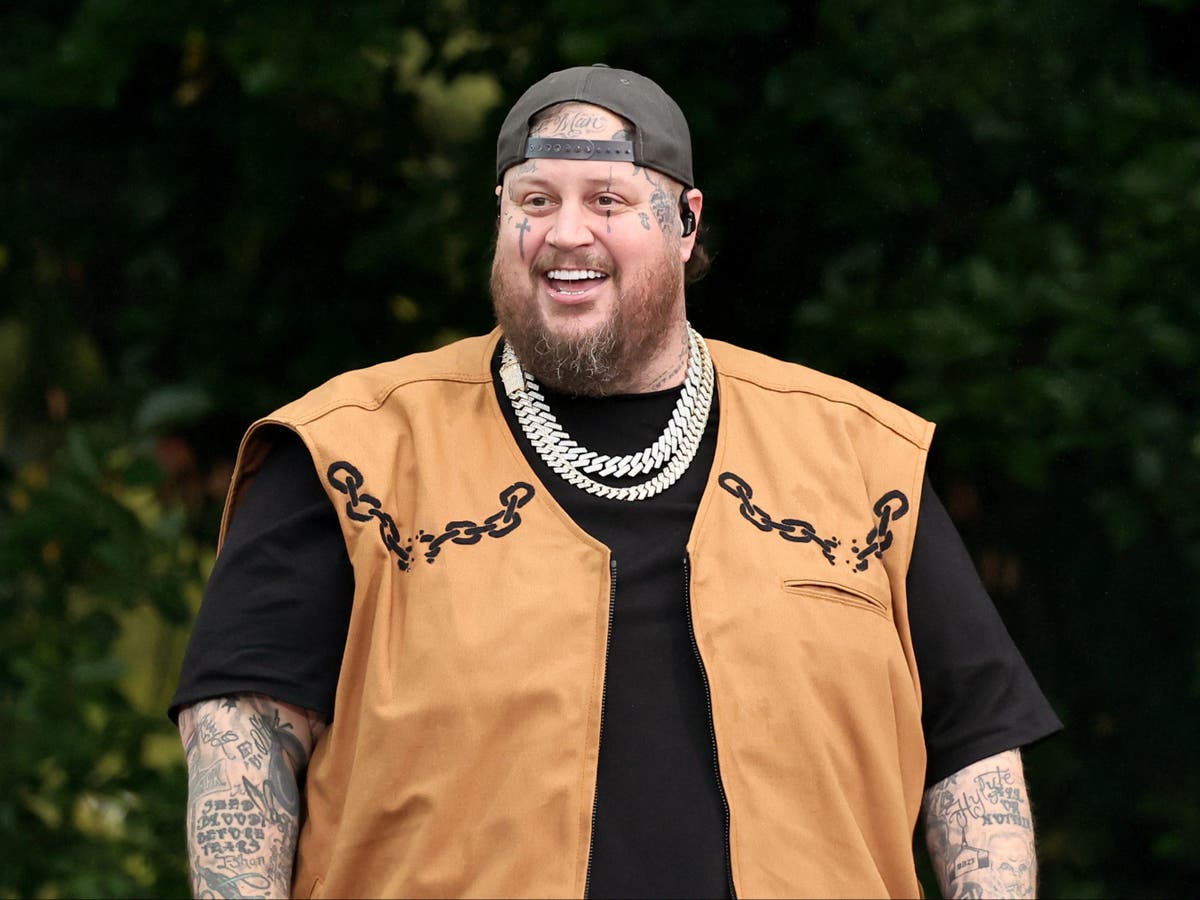 Jelly Roll reveals he attended his first Alcoholics Anonymous meeting at 14 [Video]