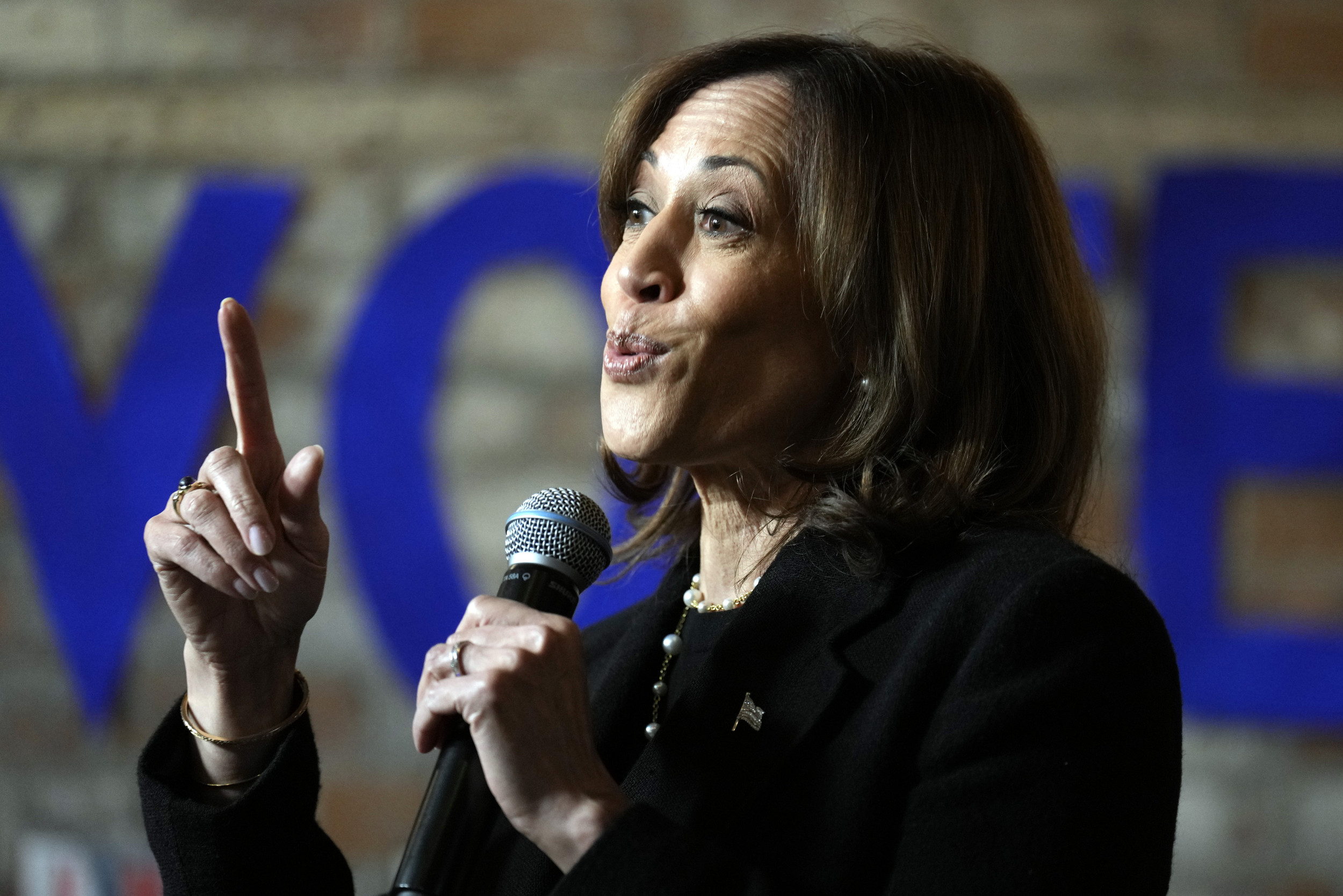 Kamala Harris Now Leads Donald Trump Among Every Generation: Poll [Video]