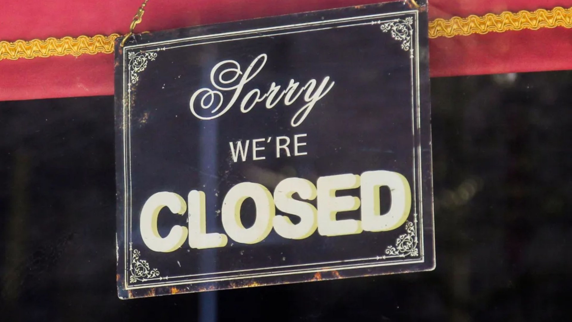 ‘A wonderful journey’ – Irish communityleft heartbroken as well-known barber closes shop after 52 years [Video]