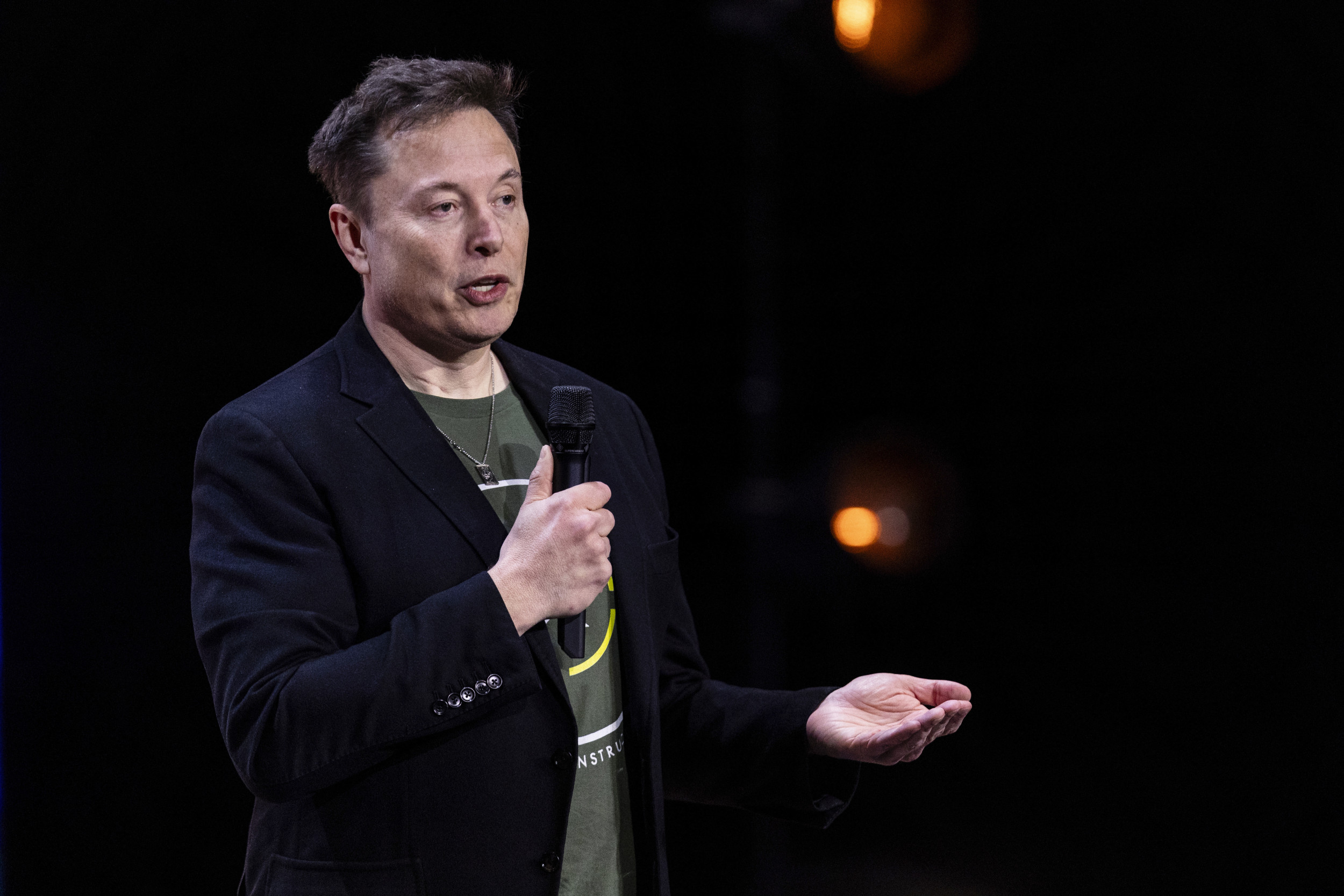 Elon Musk’s Claim About Robots Outnumbering Humans by 2040 ‘Unrealistic’ [Video]