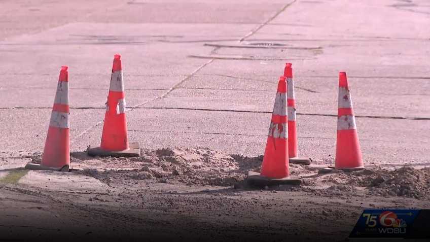 New Orleans cars hitting crater-sized potholes [Video]