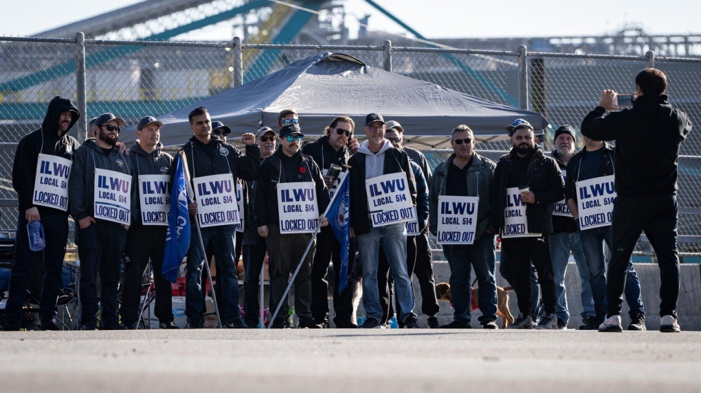 B.C. port lockout: Minister decries ‘lack of urgency’ [Video]