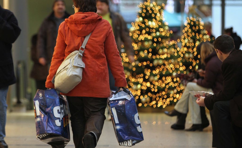 6 Tips for Holiday Shopping on a Budget [Video]