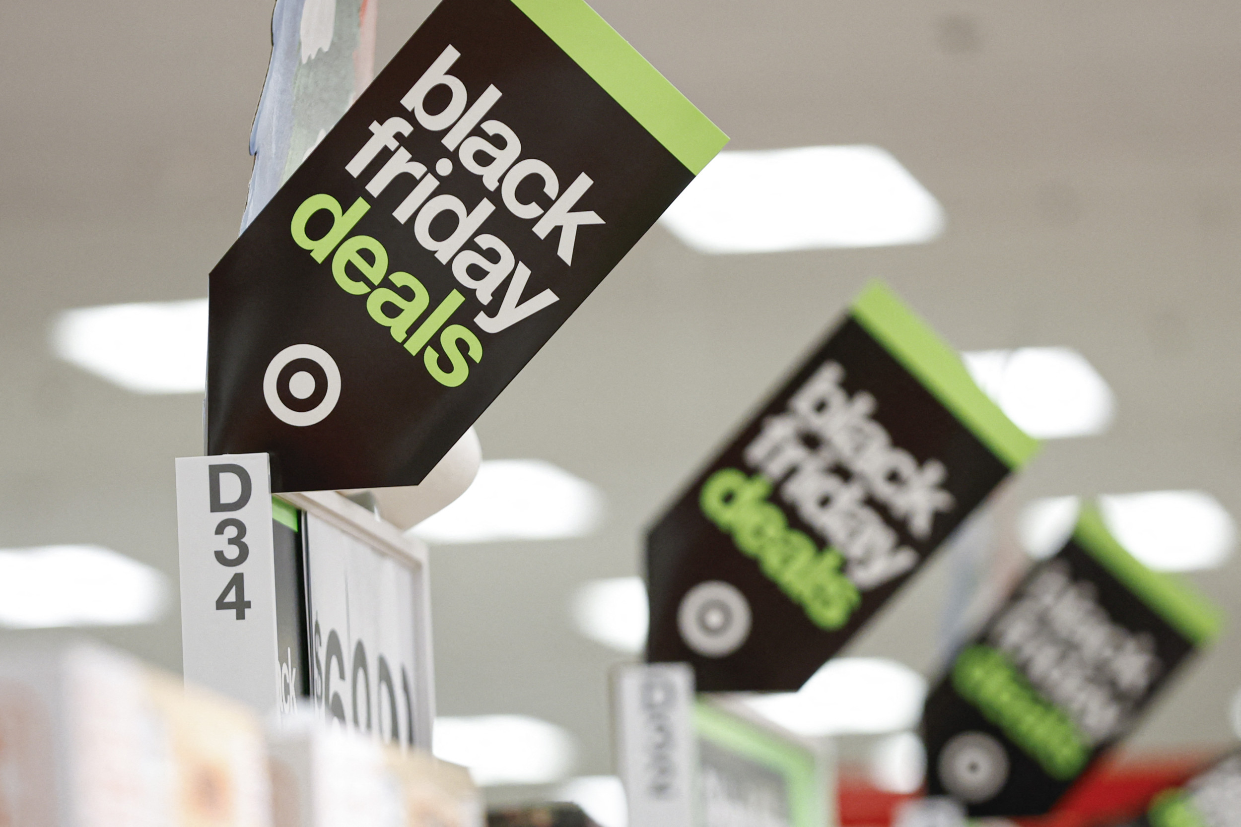 Around 44% of Black Friday Shoppers Will Use ChatGPT to Find Deals [Video]