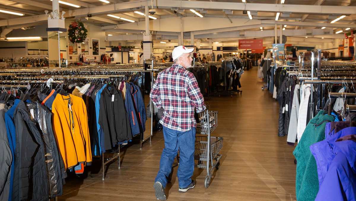 US travelers lose millions of suitcases every year. Their contents wind up at a store in Alabama [Video]