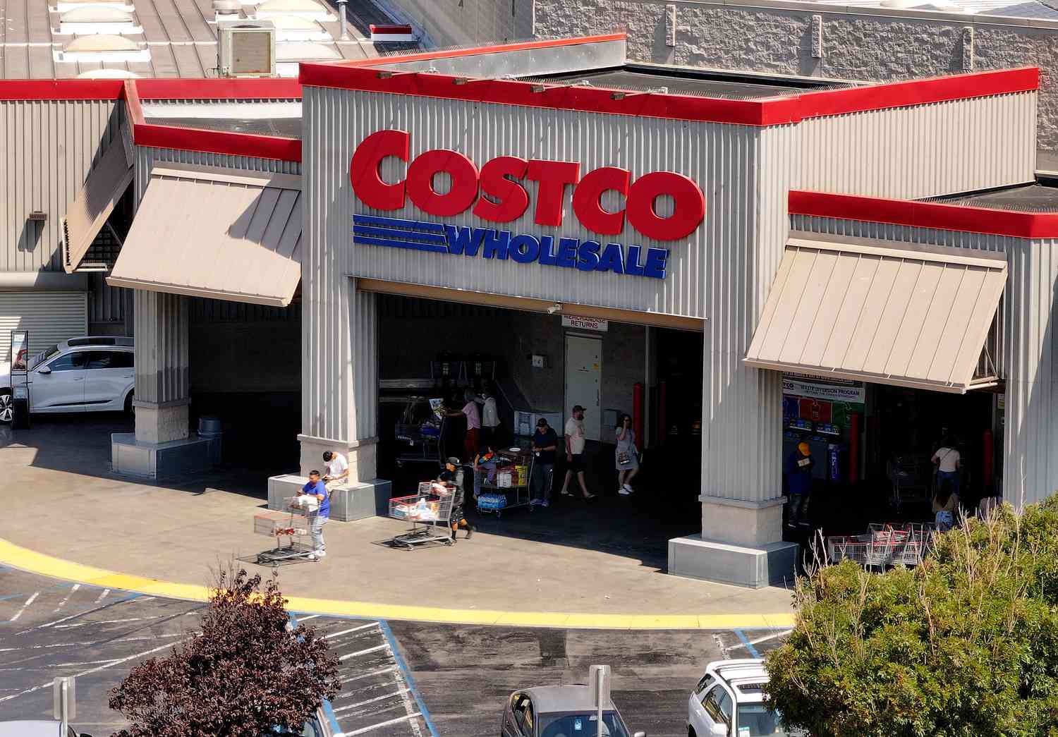 Costco Says Late Thanksgiving Weekend ‘Negatively Impacted’ Online Sales [Video]