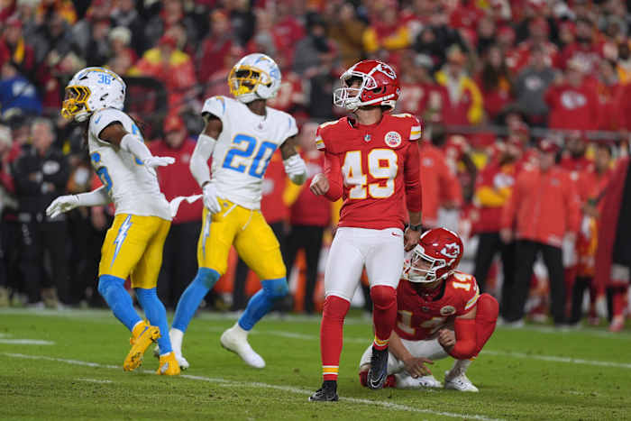 Another final-second victory puts the Chiefs in prime spot to secure AFC’s No. 1 seed: Analysis [Video]