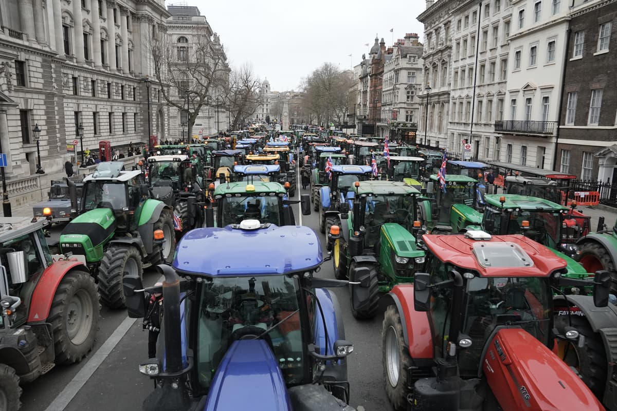 Farmers’ protest LIVE: Gridlock as hundreds of tractors join slow drive through Westminster [Video]