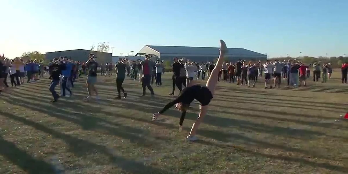 Hawkeye Marching Band Golden Girl Ella McDaniel loves inspiring the next generation of twirlers [Video]