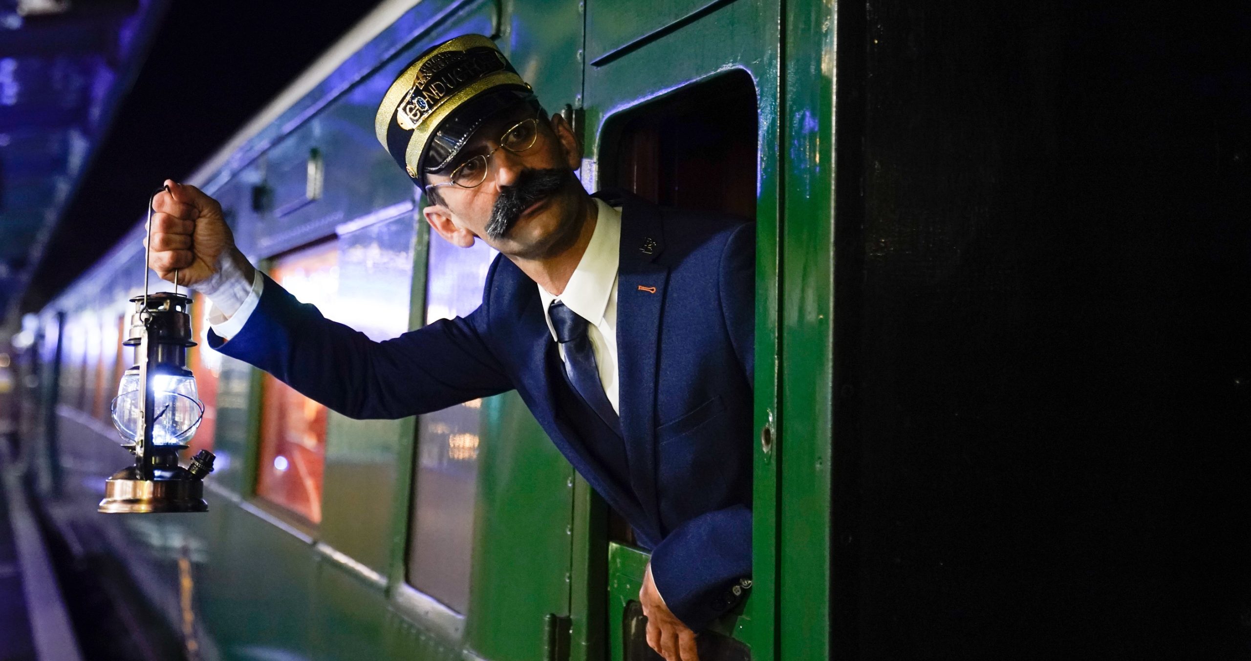 Customer Surprises DoorDash Driver With Home Production Of ‘Polar Express’ [Video]