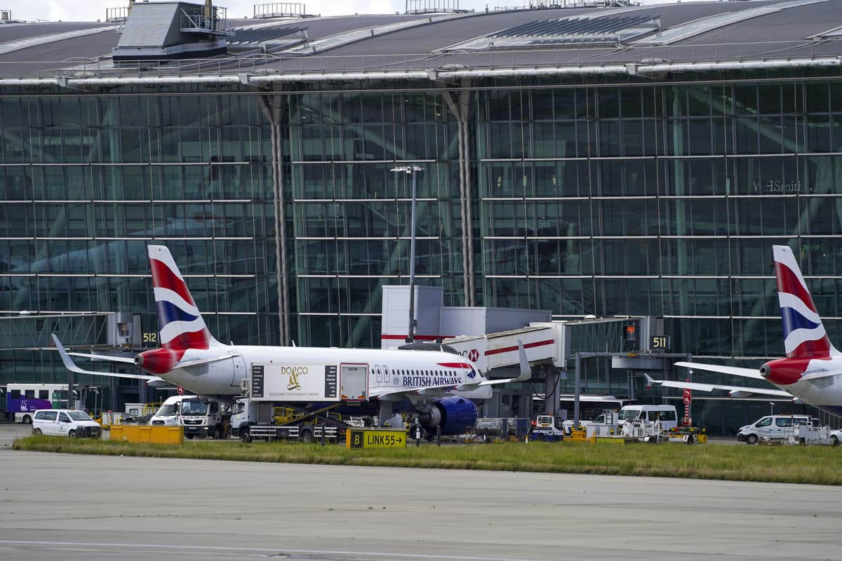 Travel news LIVE: Chaos for London as strong winds force over 90 Heathrow flights to be axed amid Christmas getaway [Video]