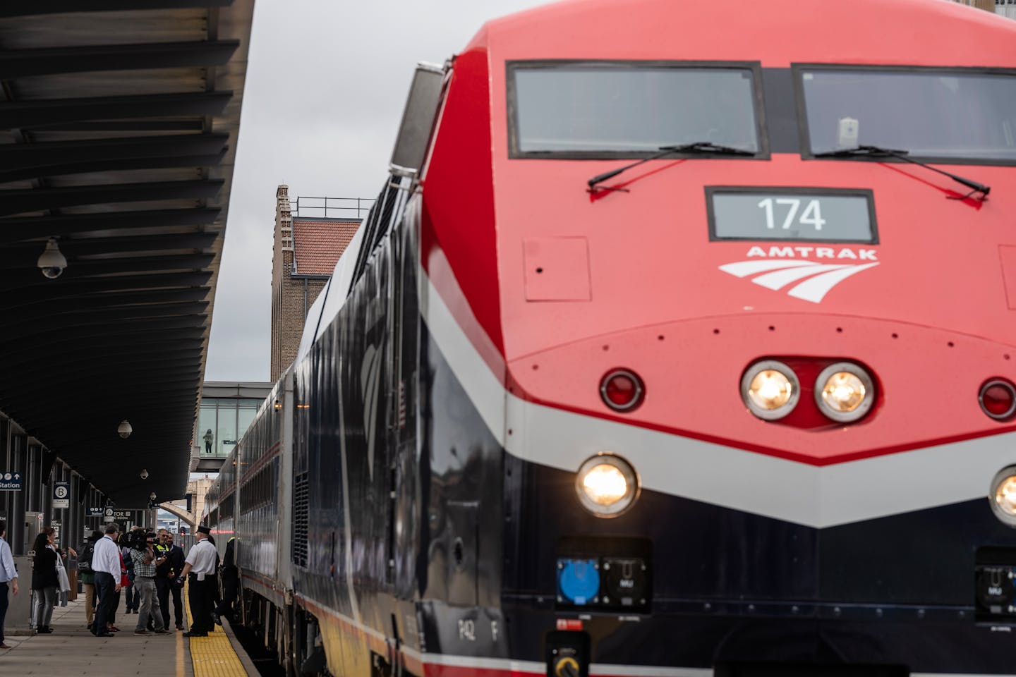 Passengers on Amtrak Borealis stranded in Hastings for more than 3 hours [Video]