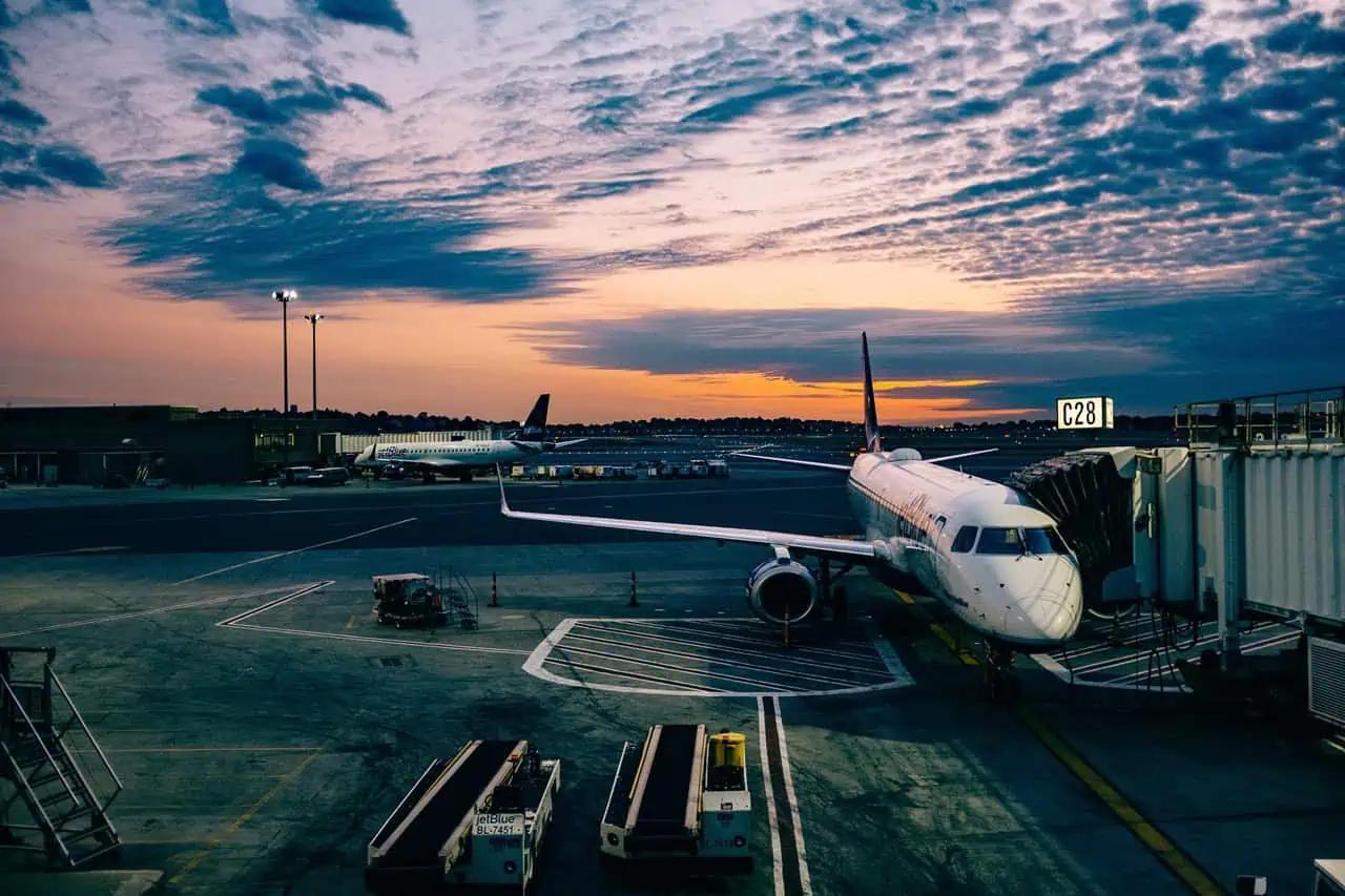 Canada’s two biggest airlines at bottom of top 10 in North America for being on time [Video]