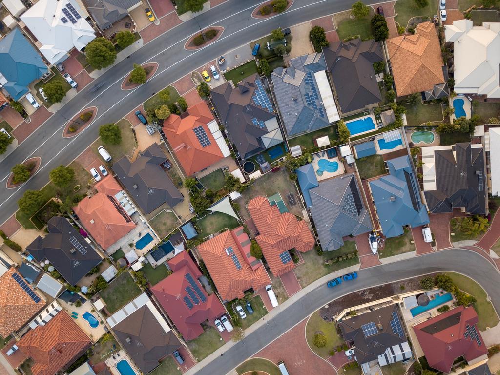 Housing crisis deepens as average Qld worker is priced out of 846 suburbs [Video]