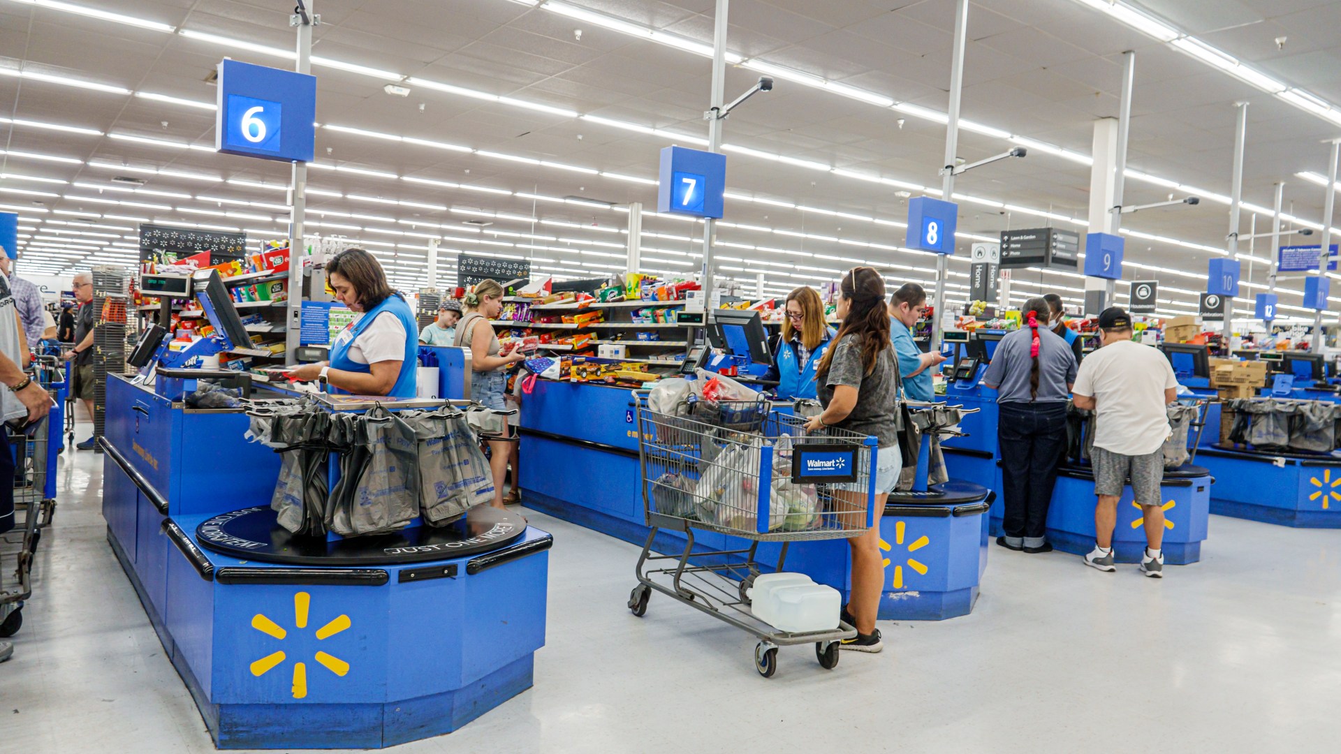 Walmart admits shoppers checkout experience was odd as all 30 self-service machines were closed - even on weekdays [Video]