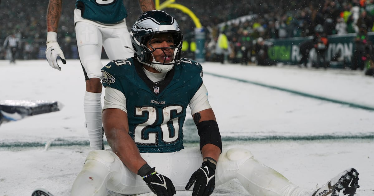 Barkley runs for 78- and 62-yard TDs in the snow and Eagles top Rams 28-22 to head to NFC title game  Boston 25 News [Video]